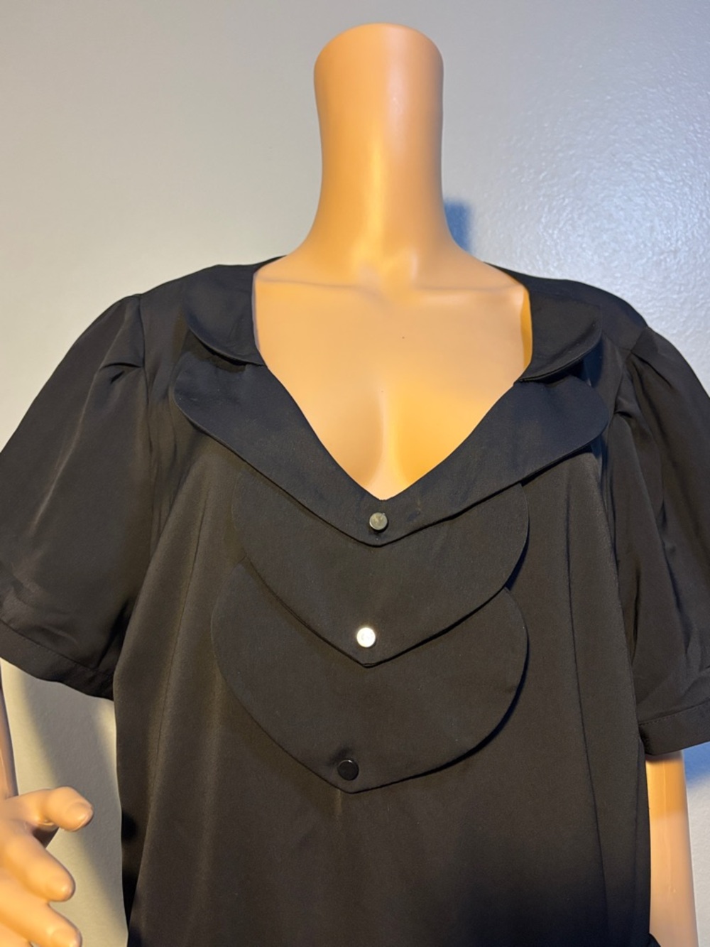 ModCloth Women's Black Art Deco Neckline Short Sleeve Tunic - Picture 3 of 8